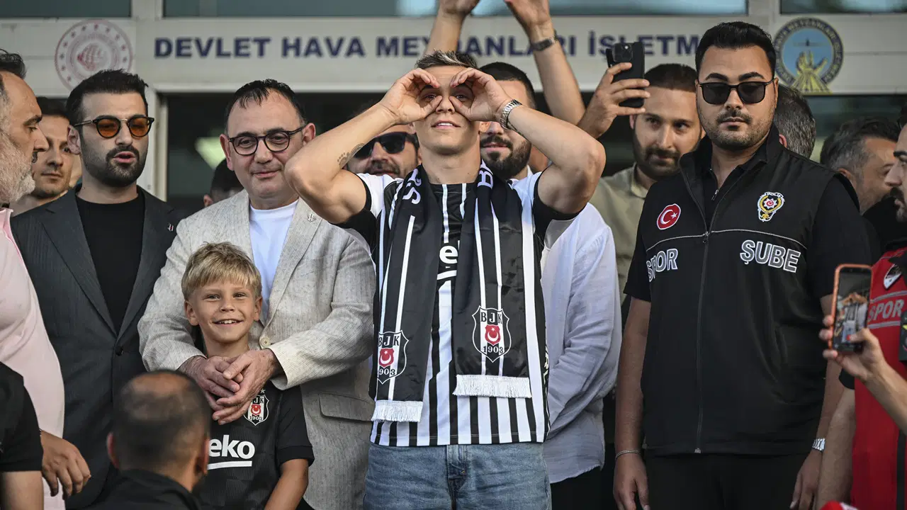 Belçika'nın Yıldız Futbolcusu İstanbul'da: Leandro Trossard, Beşiktaş İçin Geldi