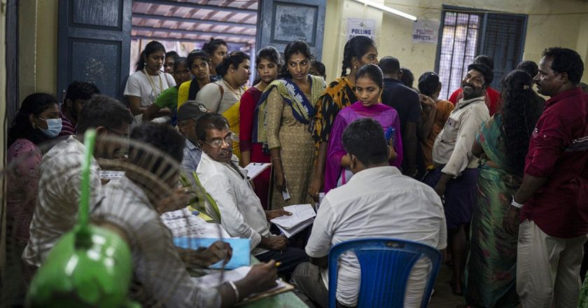 Hindistan'da genel seçimlerin ilk aşamasında milyonlarca seçmen oy kullandı