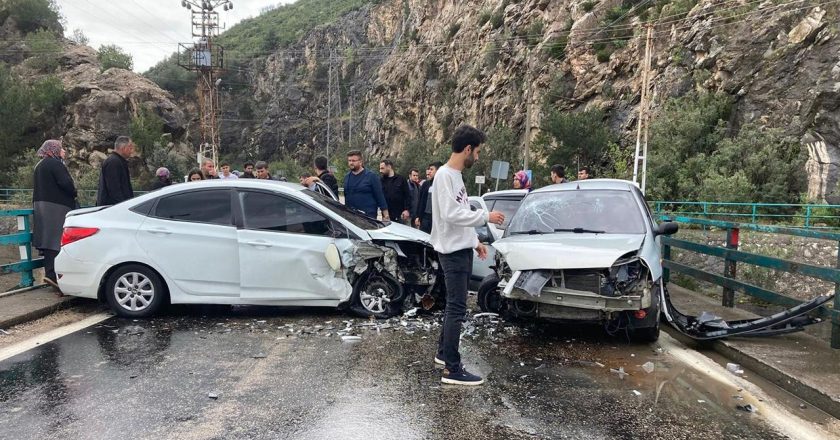 Adana'da iki otomobil çarpıştı: 6 yaralı