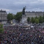Fransa'da sol ve merkez partiler aşırı sağcı Ulusal Mitinge karşı birleşti