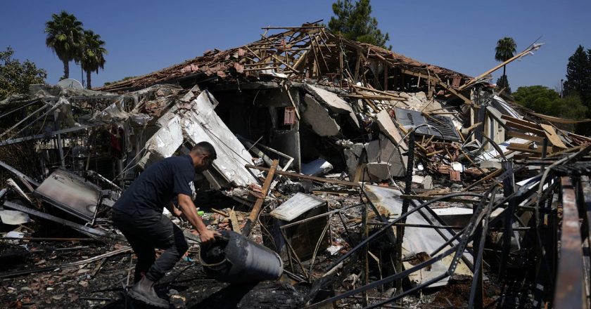 İran'ın desteklediği Hizbullah işgal altındaki Golan Tepeleri'ni vurdu: 50'den fazla roket atıldı