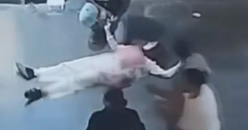 Küçükçekmece'de bir kadın sokak ortasında bıçaklandı – Son Dakika Türkiye Haberleri