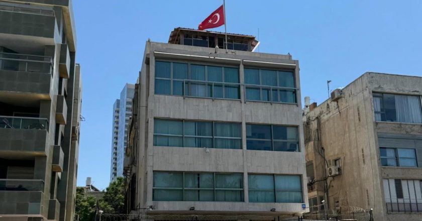 Tel Aviv'deki Türk Büyükelçiliği ve Kudüs'teki Başkonsolosluk'ta bayraklar yarıya indirildi