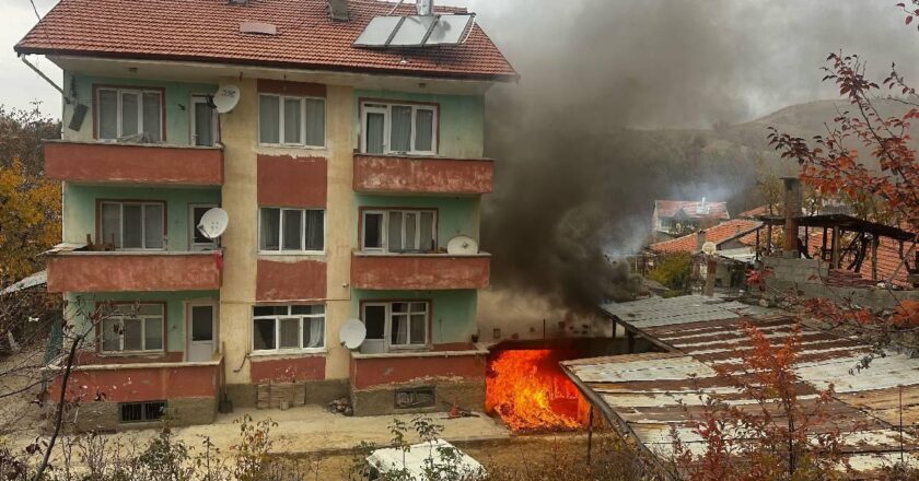 Isparta’da bir evin kazan dairesinde çıkan yangında hasar meydana geldi.