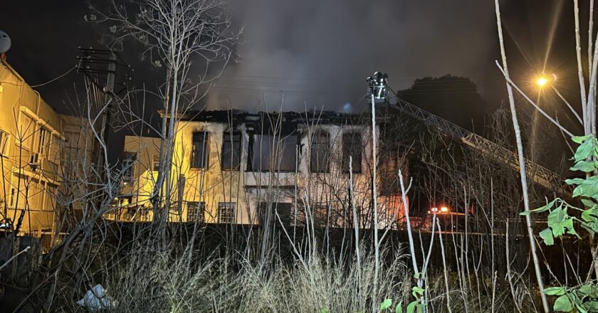 Antalya’da 150 yıllık tarihi bir binada bir yangın çıktı