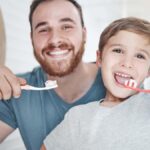 Çocuklarda diş fırçalama ebeveyn ile yapılmalı
