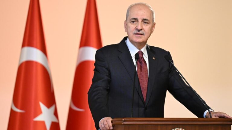 Kurtulmuş: Bütün silahları susturuyor ve birliğin, beraberliğin istikametinde ilerliyoruz