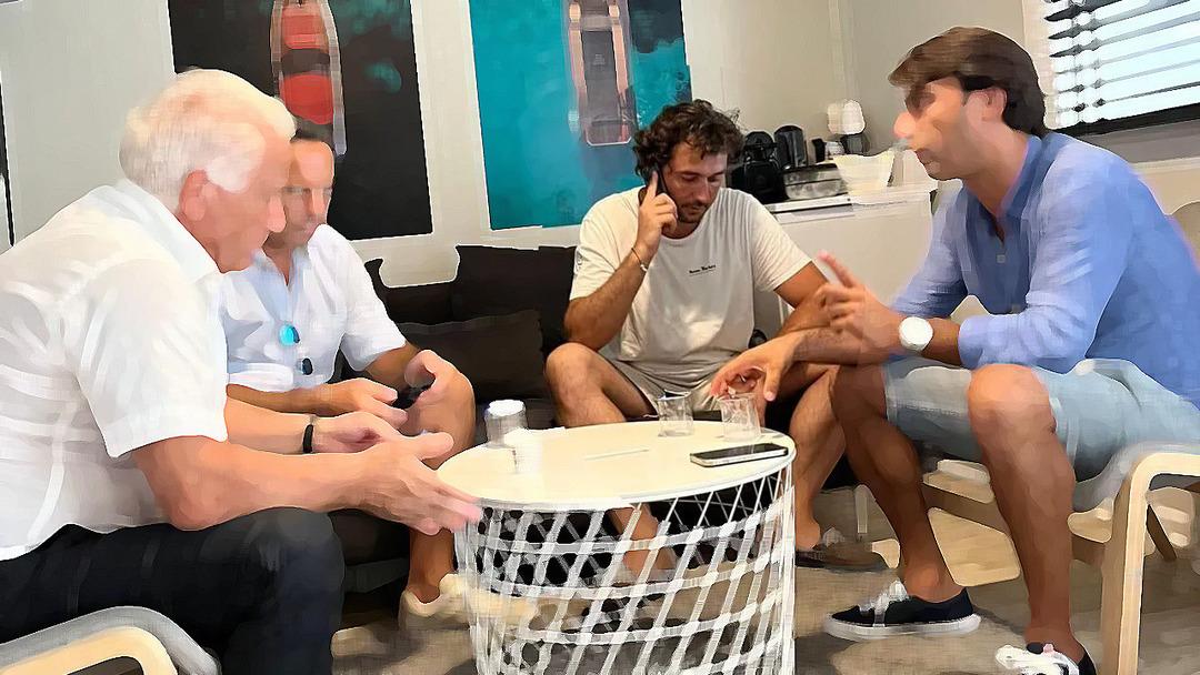 Halit Yukay Halit Erkek Yat Şirketi'nin sahibi denizde kayboldu! Yat parçalanmış bulundu .... Kivanç Tatliert ve Çoğatay Ulusoy, Çağmatay Ulusoy 2 gibi isimlere yakın olması ile biliniyordu.