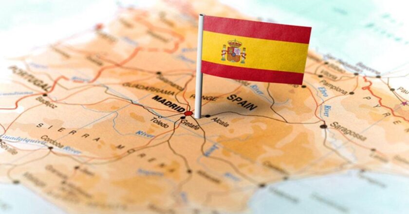 Resmi Dili, Para Birimi, Ulaşım ve Bilmeniz Gereken Her Şey