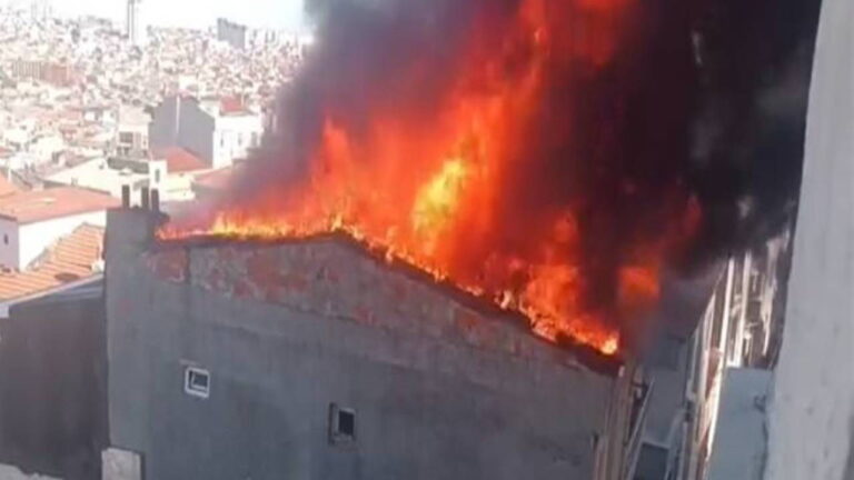 Esenler’de 5 katlı binanın çatısında çıkan yangın söndürüldü – Son Dakika Türkiye Haberleri