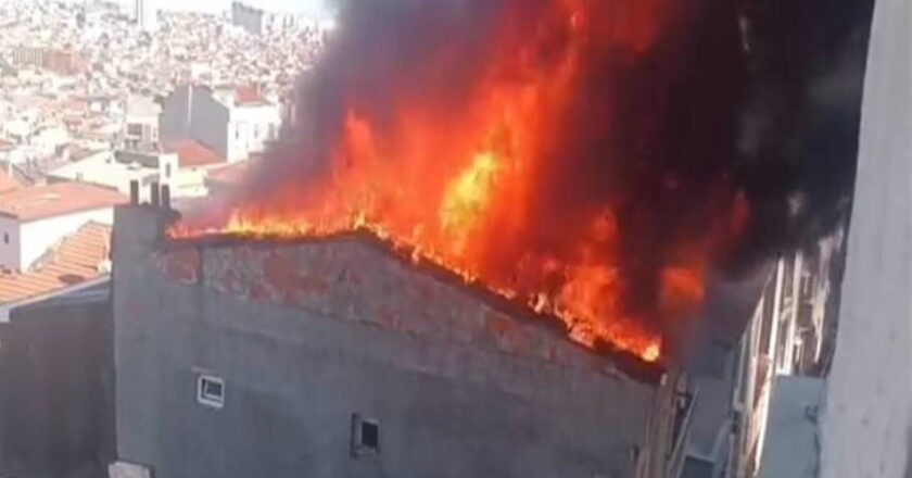 Esenler’de 5 katlı binanın çatısında çıkan yangın söndürüldü – Son Dakika Türkiye Haberleri