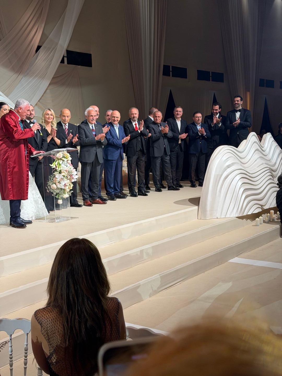 İstanbulspor Başkanı Ecmel Sarıalioğlu'nun oğlu Ömer Sarıalioğlu'nun nikah töreni ünlülere damga vurdu! Fatih Terim'in İfadesi... 3