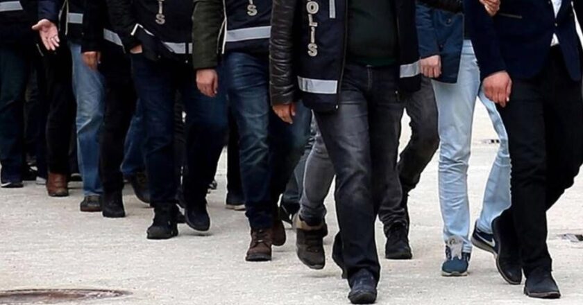 Sultanbeyli’de suç şebekesine yönelik operasyonda 20 kişi yakalandı