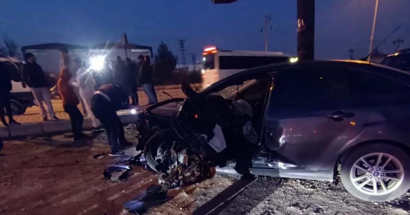 Traktörle çarpışan otomobilin altında kalan yaya hayatını kaybetti
