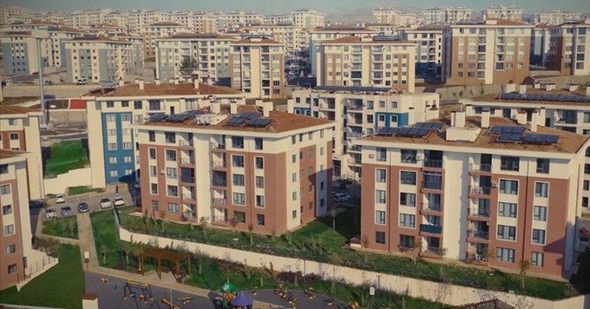 Bakan Kurum, depremzedelere 350 bininci evi müjdeledi