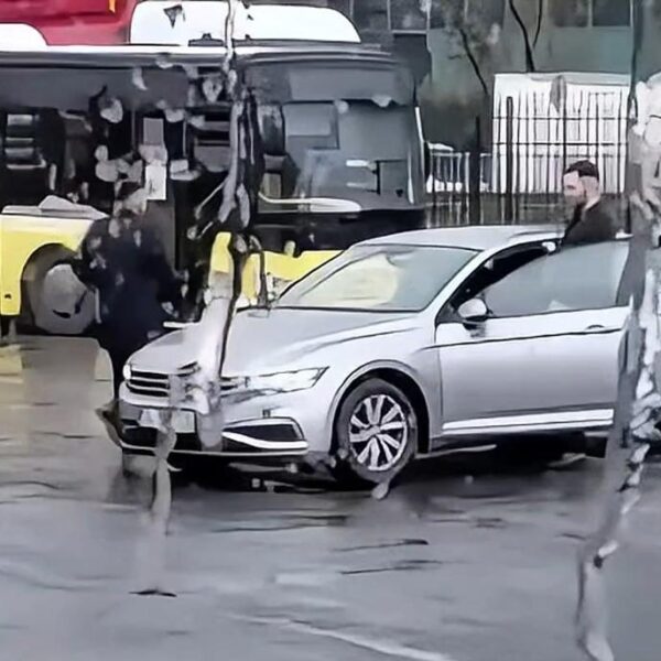 İETT Durağında Dehşet Anları: Havaya Ateş Açtı, Video Kaydetti